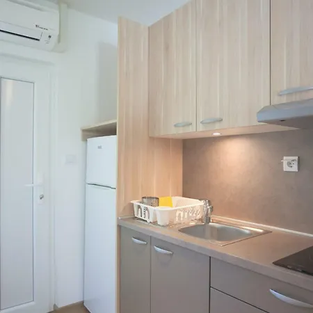 Studio Apartment *